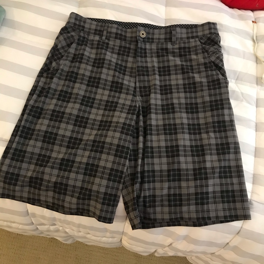 Lululemon Mens Black/Gray Plaid Print Shorts